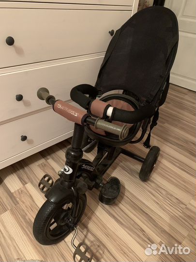 Детский трехколесный велосипед с ручкой