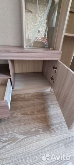 Стенка в комнату