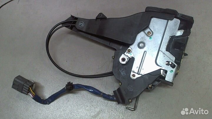 Замок двери Toyota RAV 4, 2000