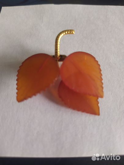 Брошь СССР из янтаря