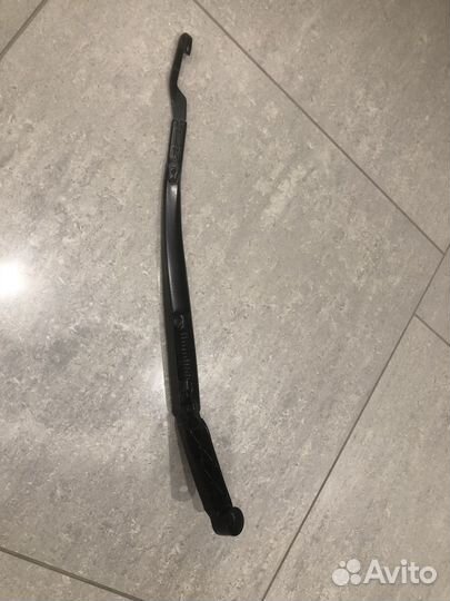 Поводок стеклоочистителя передний левый toyota