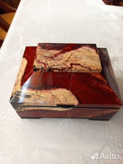 Ларец из яшмы