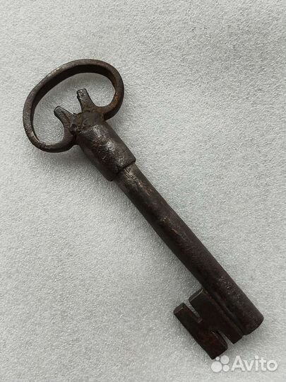 1).Старинный амбарный ключ в коллекцию