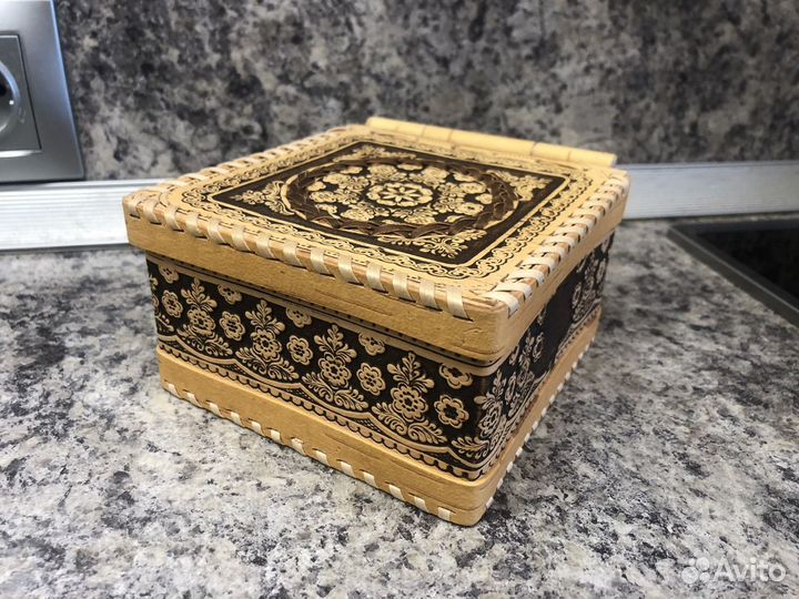 Шкатулка из бересты квадратная