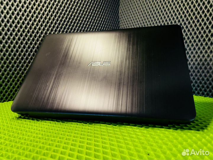 Ноутбук Asus 4Ядра/4Gb/MX110 2Gb