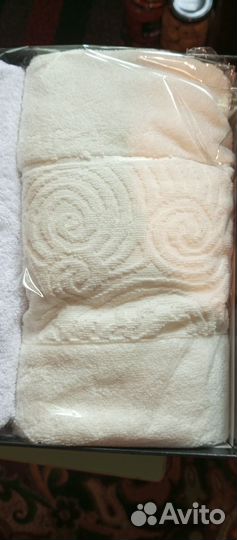Махровые полотенца новые 3 шт
