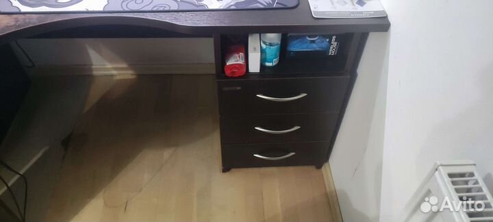 Угловой компьютерный стол