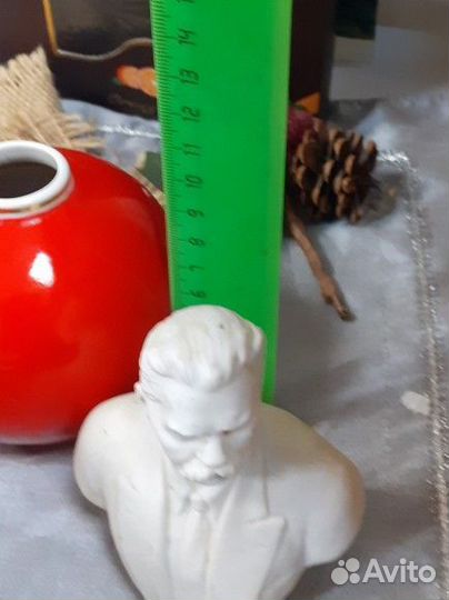 Вазочка красная, Бюст М. Горький, вазочка Богемия