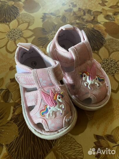 Продам обувь для девочки