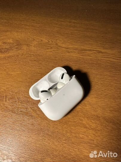 Airpods про