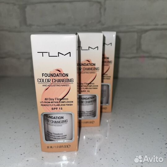Тональный крем,подстраевается под цвет кожи