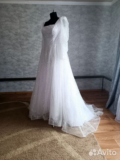 Свадебное платье со шлейфом 46-50