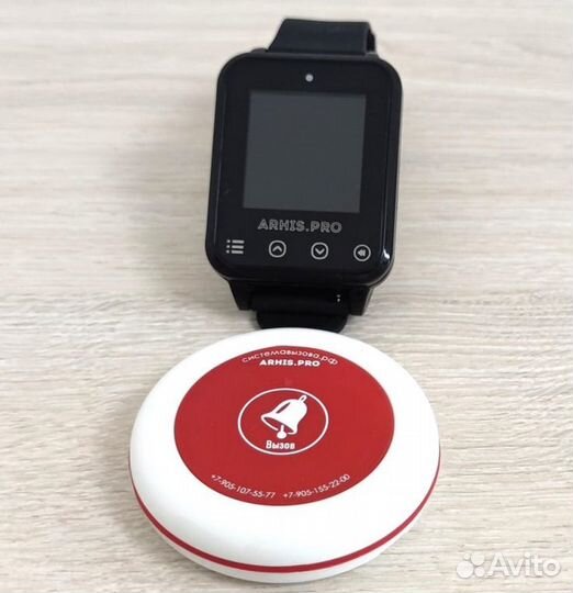 Кнопка вызова персонала и часы в салон красоты