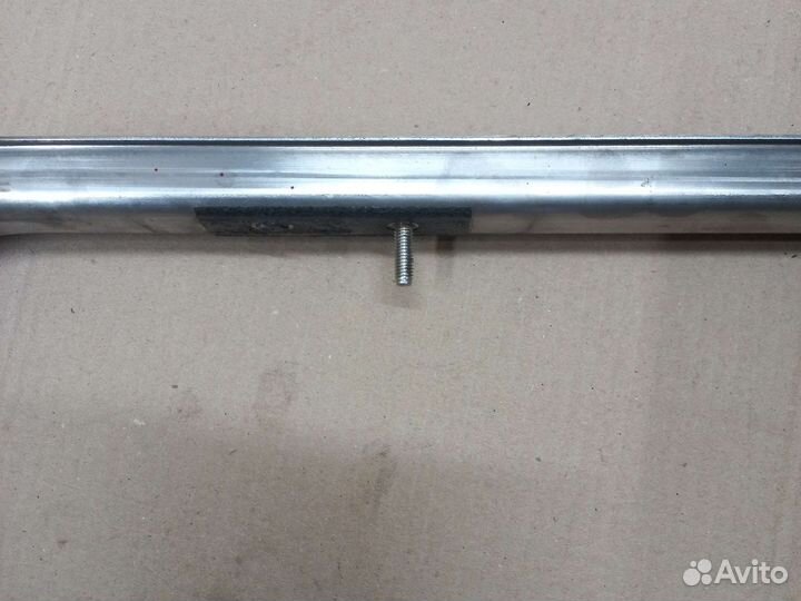 Направляющая сдвижной двери левая Хундай Н1