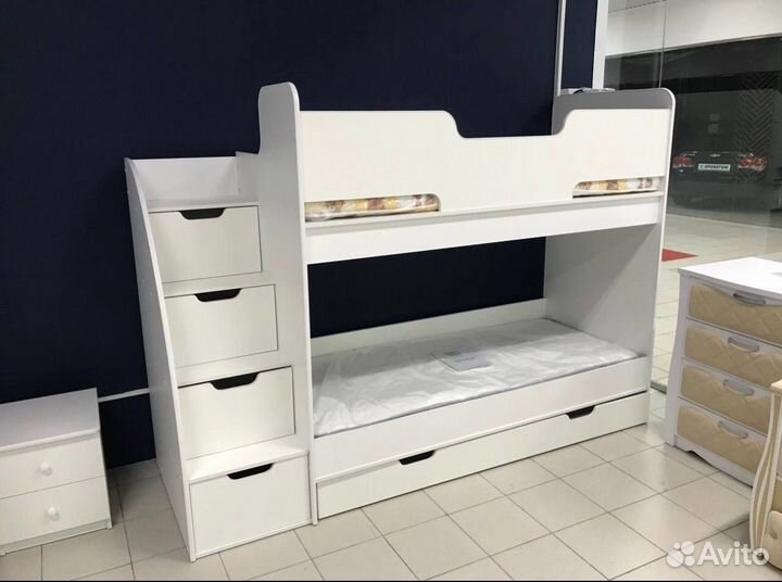 Двухъярусная кровать / двухэтажная кровать