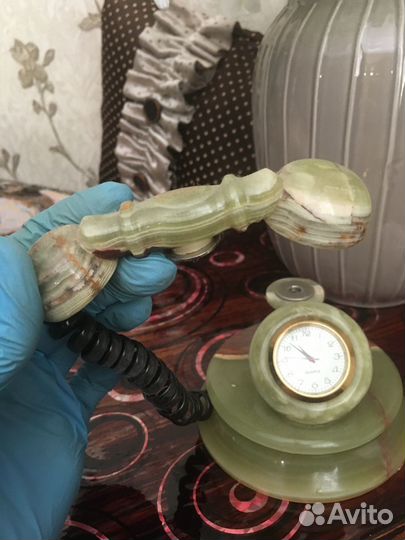 Часы из оникса