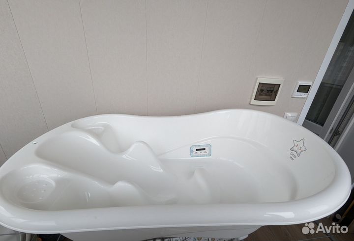 Ванночка для купания новорожденного с горкой