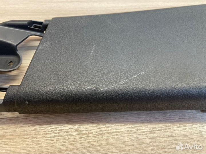 Обшивка средней стойки левая LADA X-Ray