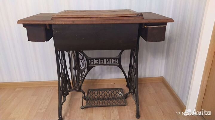 Швейная машинка Зингер ножная