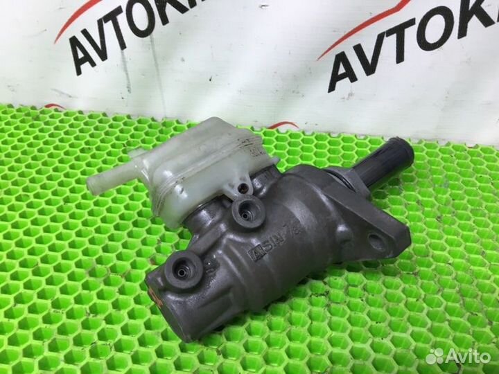 Главный тормозной цилиндр Toyota Harrier MCU35