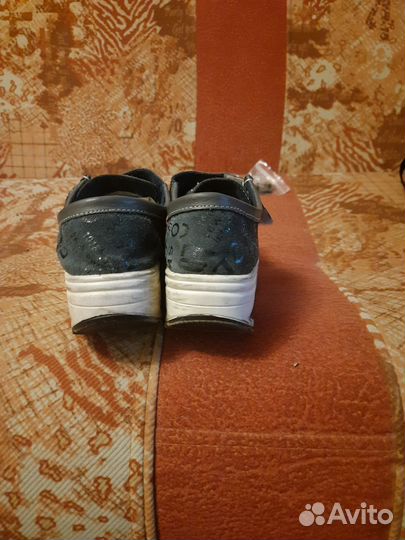 Кроссовки женские 38 размер бу