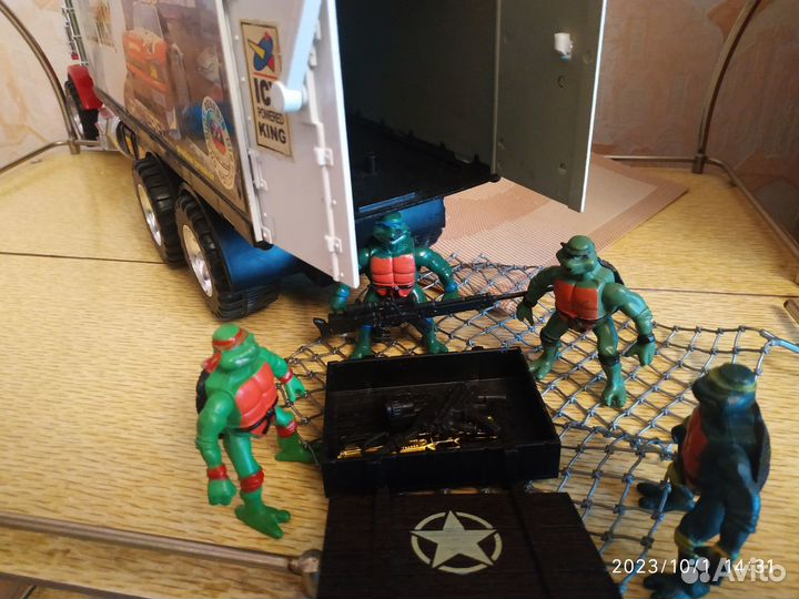 Черепашки ниндзя и грузовик