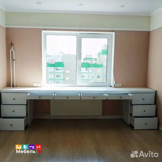 Стол в детскую