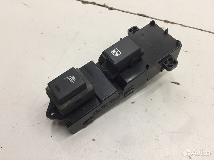 Кнопка стеклоподъемника задняя правая (Kia Mohave)