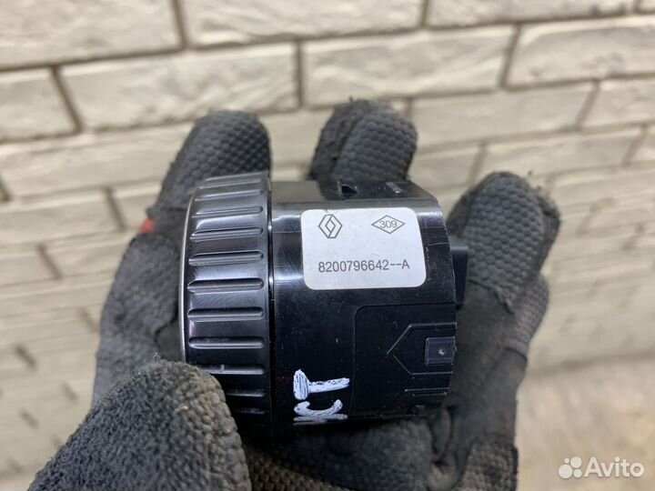 Renault Duster Кнопка многофункциональная