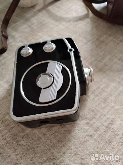 Кинокамера антикварная в футляре работает