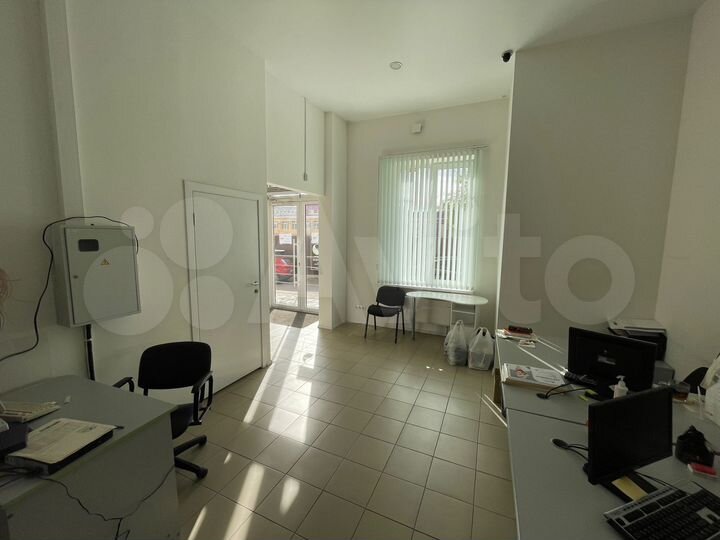 Торговая площадь, 348.7 м², можно половину