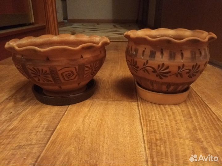 Глиняные горшки с поддонами комплект