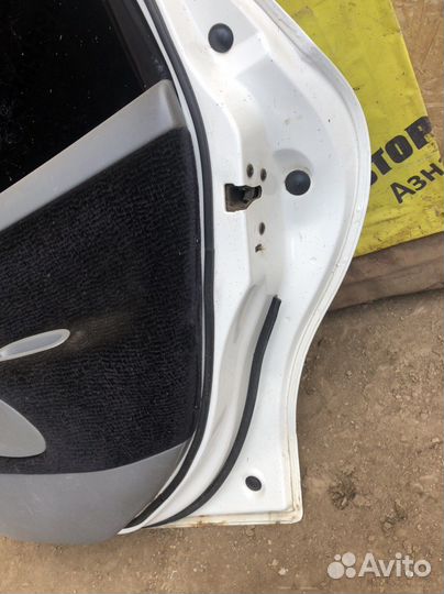 Задняя правая дверь Ford Mondeo 2