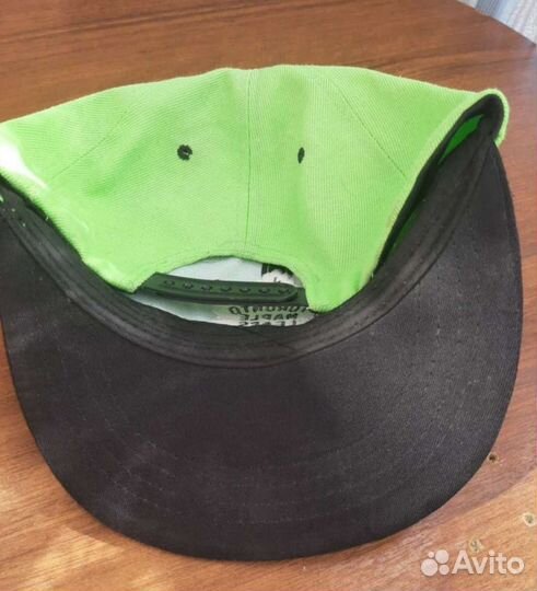 Бейсболки прямым козырьком Snapback