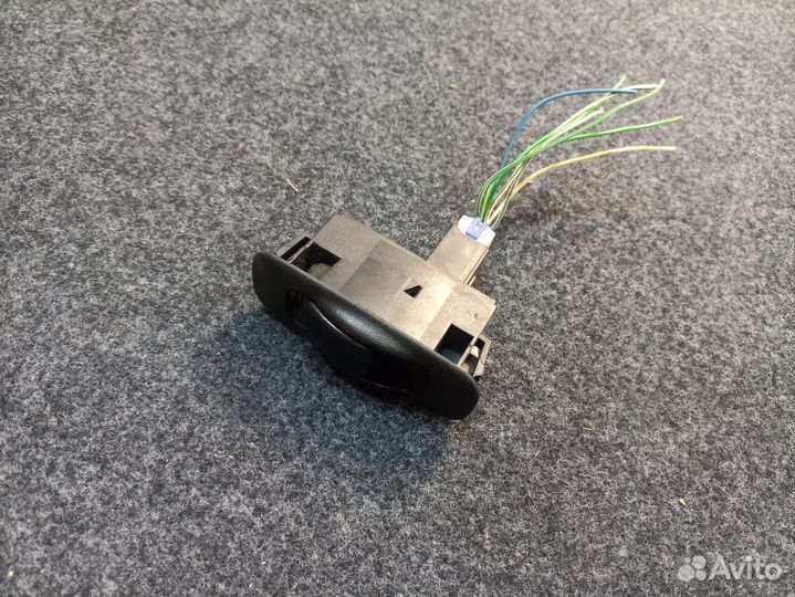 Кнопка стеклоподъёмника Митсубиси Спейс Стар