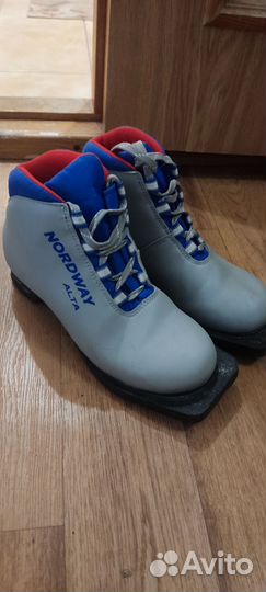 Лыжные ботинки 35 р