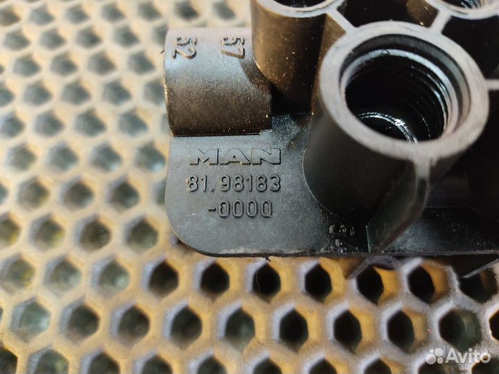 81981836000 Распределитель тормозных сил