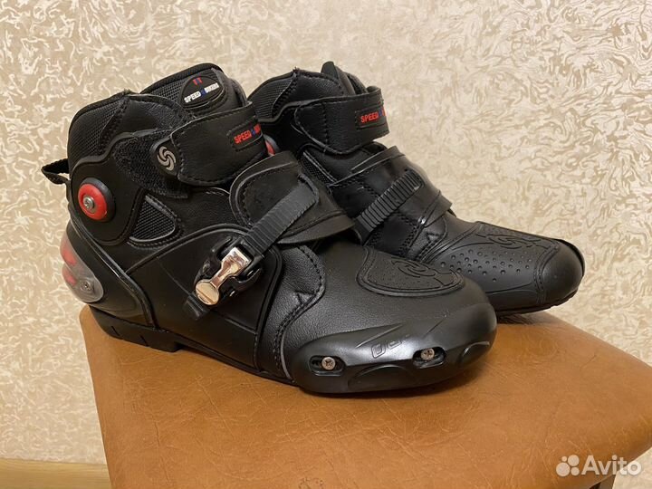 Мотоциклетные ботинки