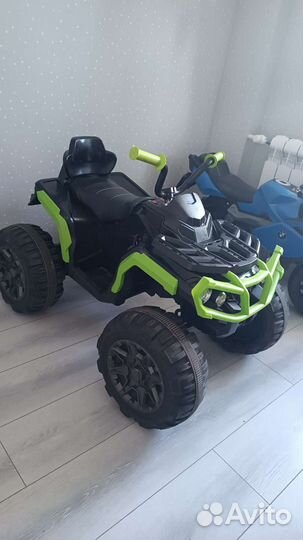 Детский квадроцикл на аккумуляторе