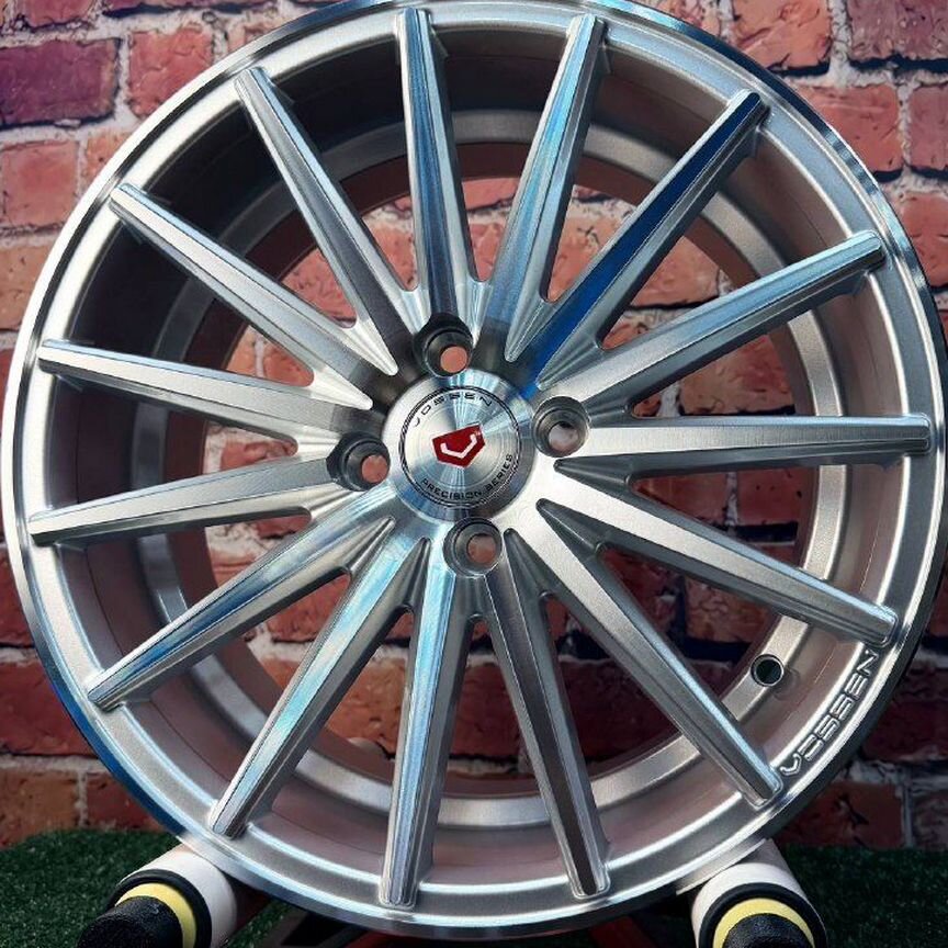 Литые диски Vossen VFS-2 7×R16 4×100