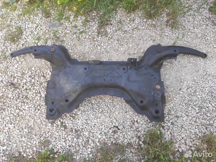 Подрамник передний Peugeot 307