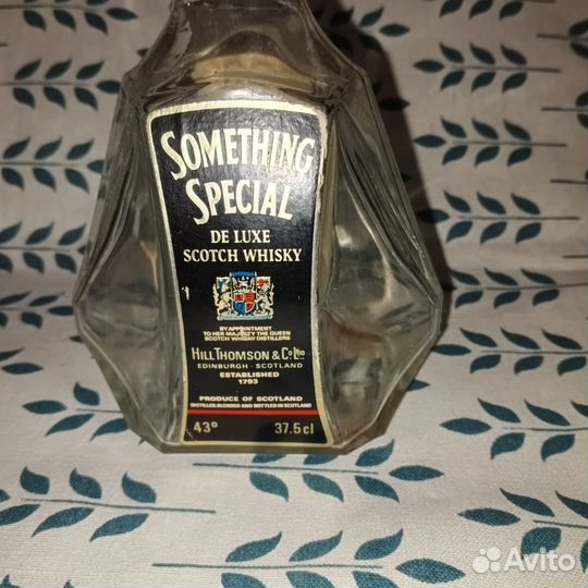 Пустые бутылки от виски