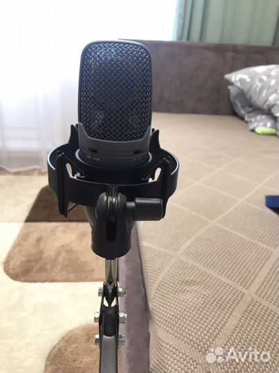 Студийный микрофон