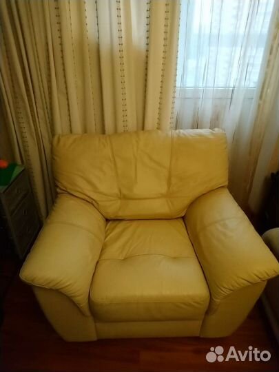 Кожанное кресло