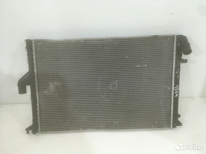 Радиатор охлаждения на Рено Логан