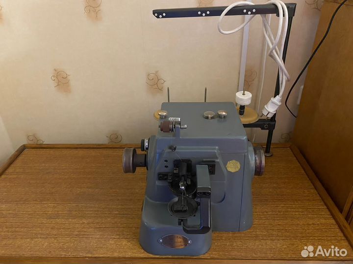 Швейная машинка универсальная