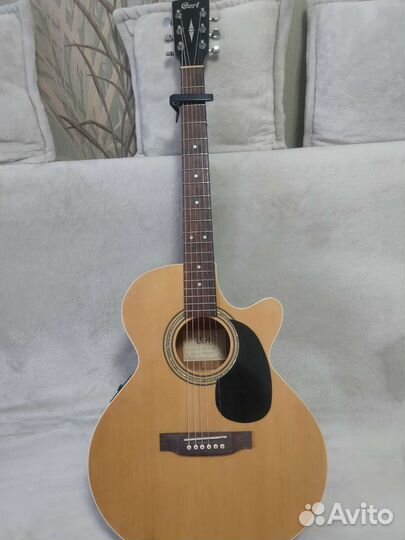 Акустическая гитара