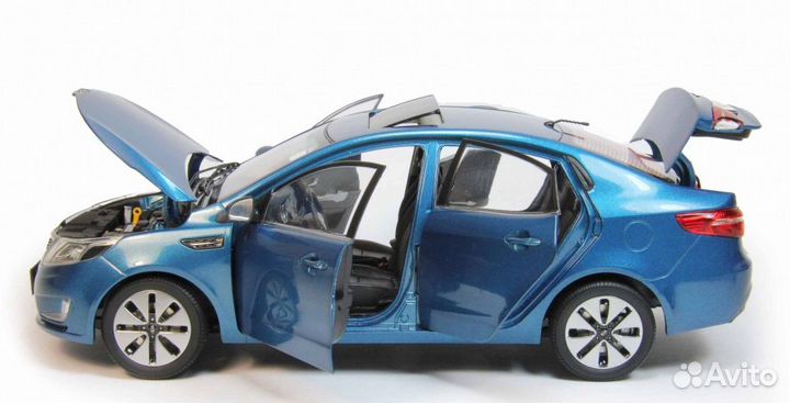 Модель автомобиля 1:18 Kia Rio