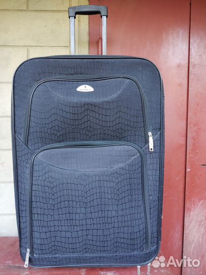 Чемодан на колесах б/у