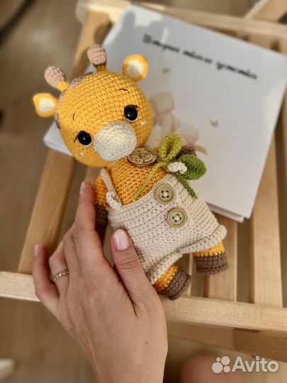 Игрушка жираф вязаная